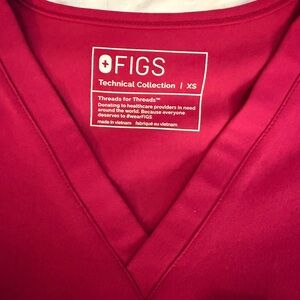 FIGS Women's V-Neck Tunic in Berry Pink